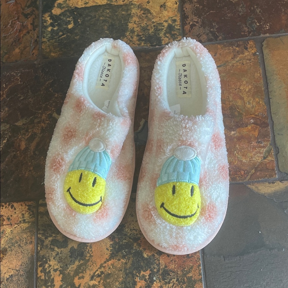 Dakota Fleece Smiley Face Slippers